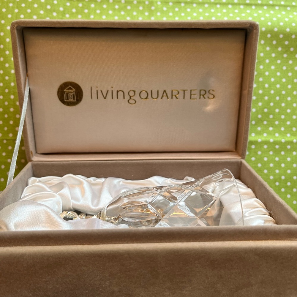 1222-AMT Living Quarters 1999 24 % Lead Crystal Bell Silver Handle